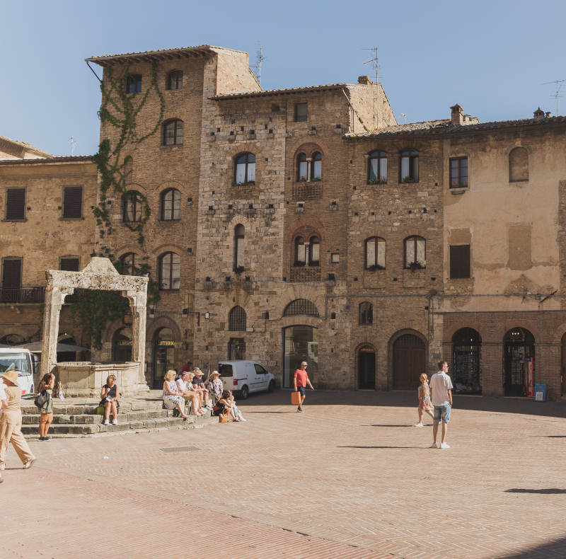 Piazza della Cisterna